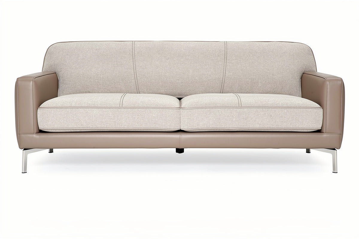 **Moderne Leren Bank met Stoffen Kussens**
