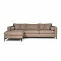 **Moderne L-vormige bank met kussens in neutralen tinten**