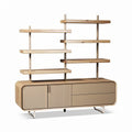 **Moderne houten wandkast met open plankensysteem**